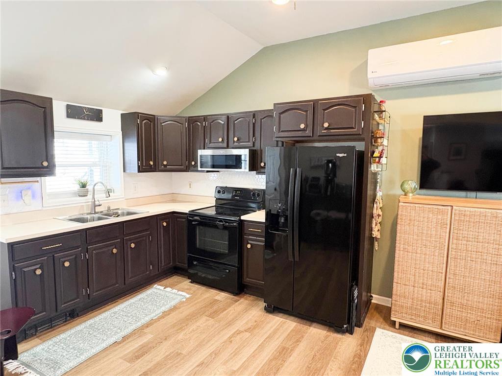 3752 Redbud Drive