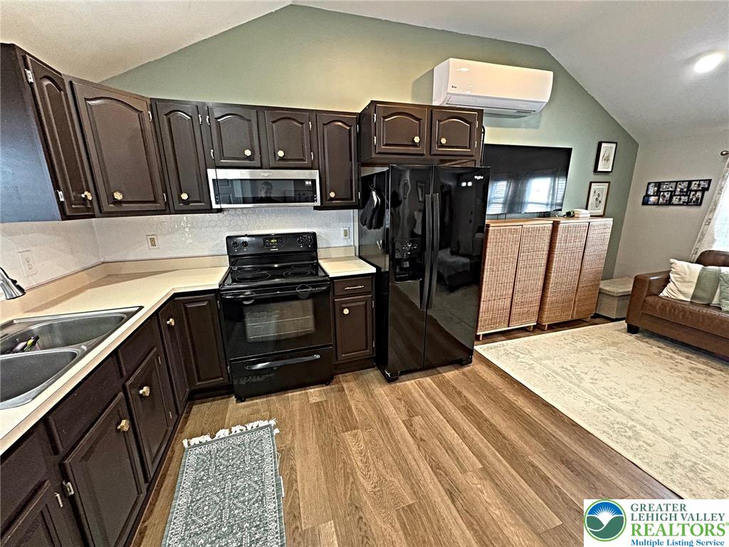 3752 Redbud Drive