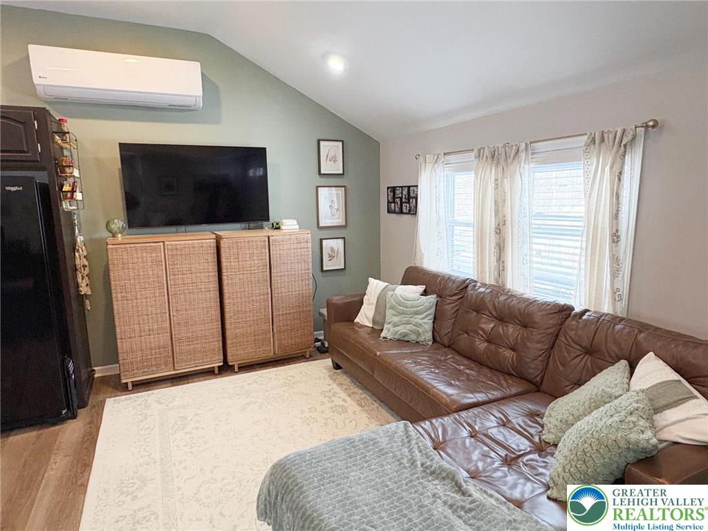 3752 Redbud Drive