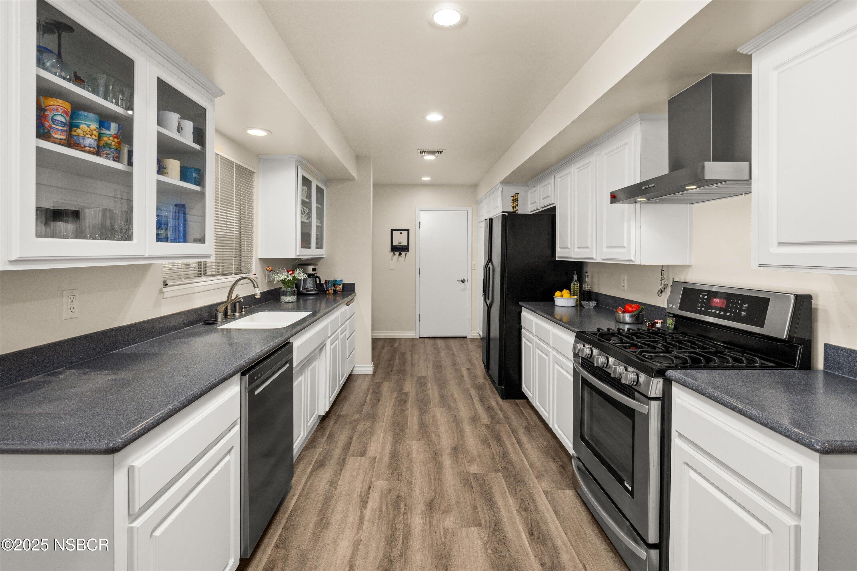 355 Glennora Way