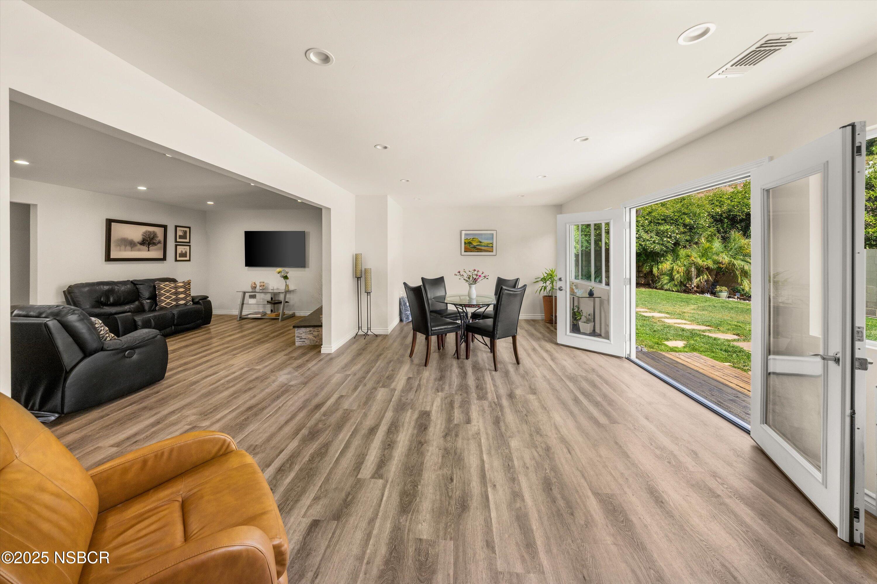 355 Glennora Way