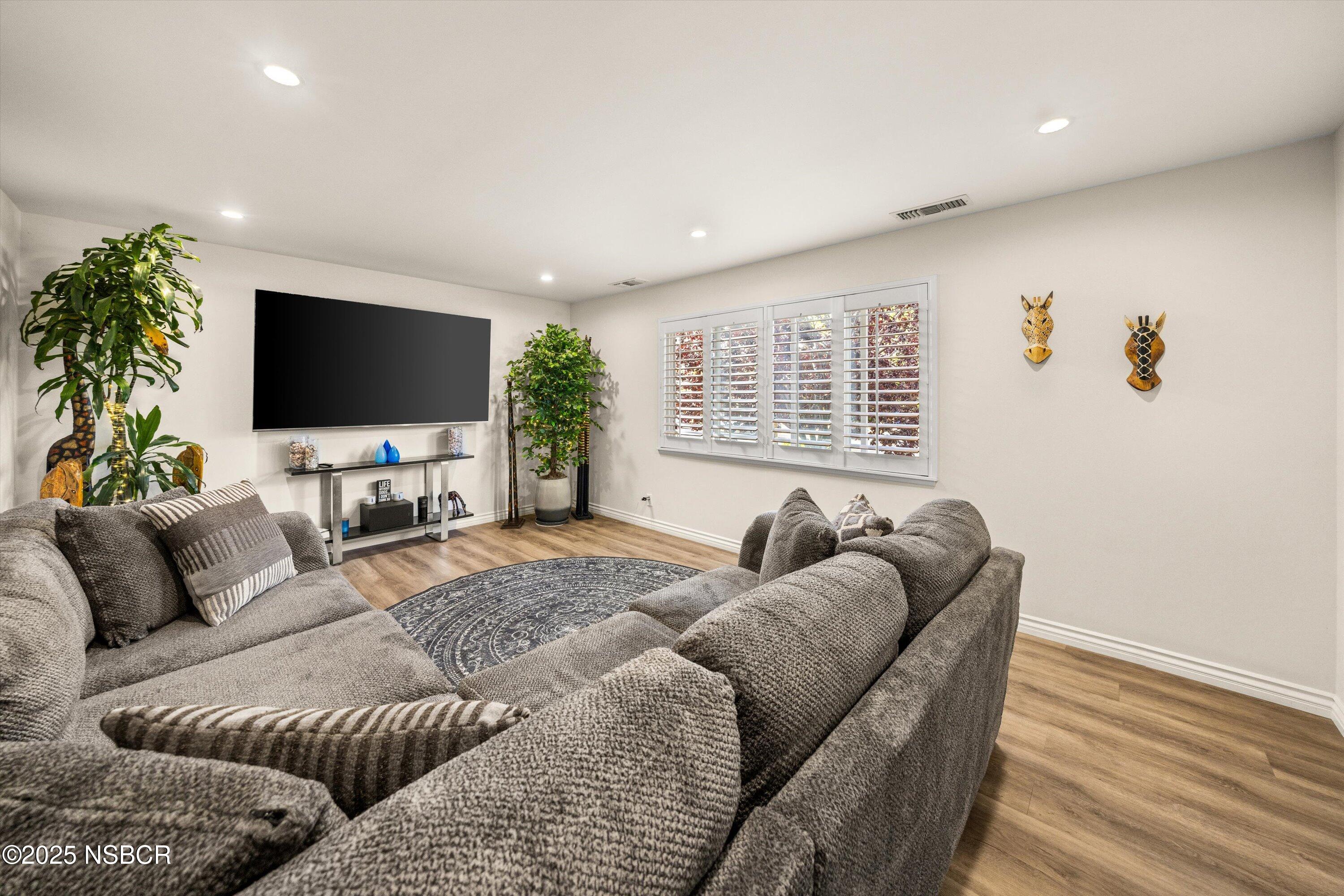 355 Glennora Way