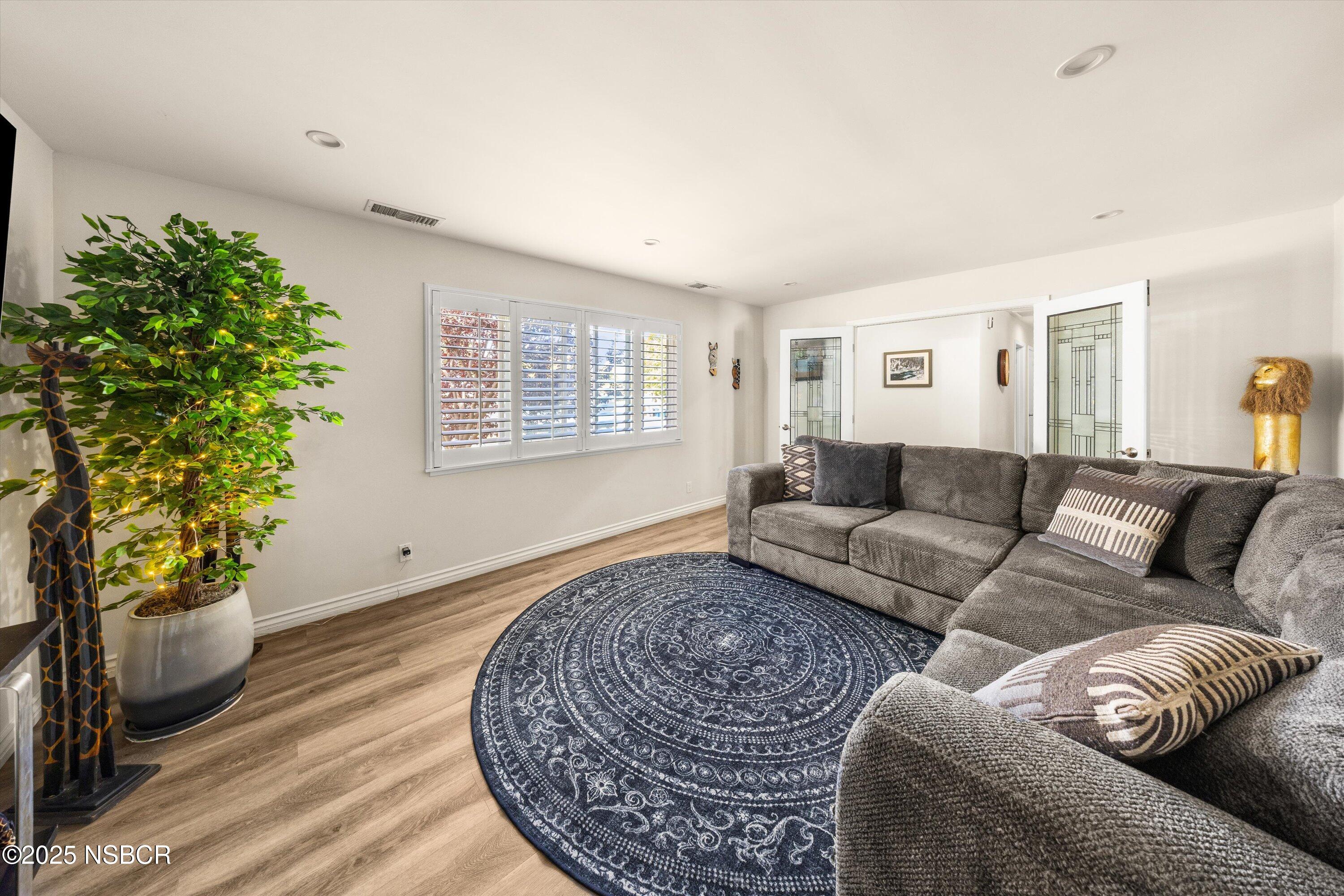 355 Glennora Way
