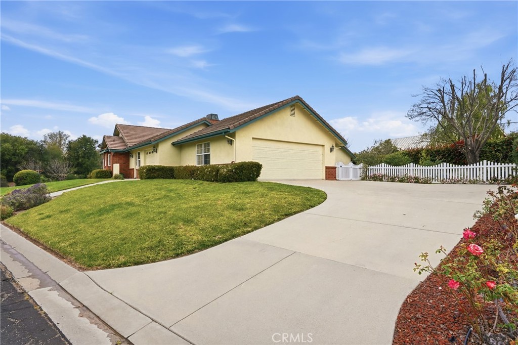 312 Freya Drive SL