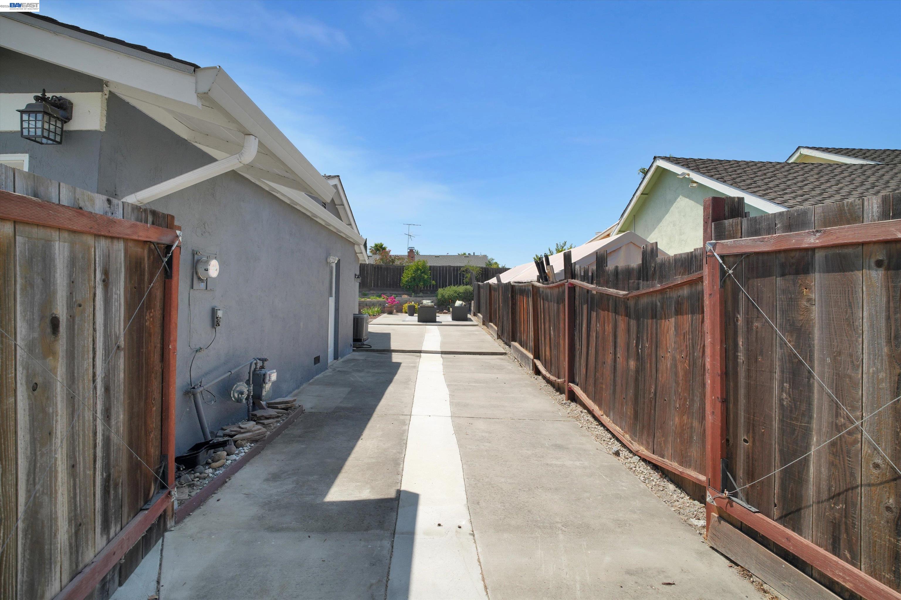 465 Swan Dr