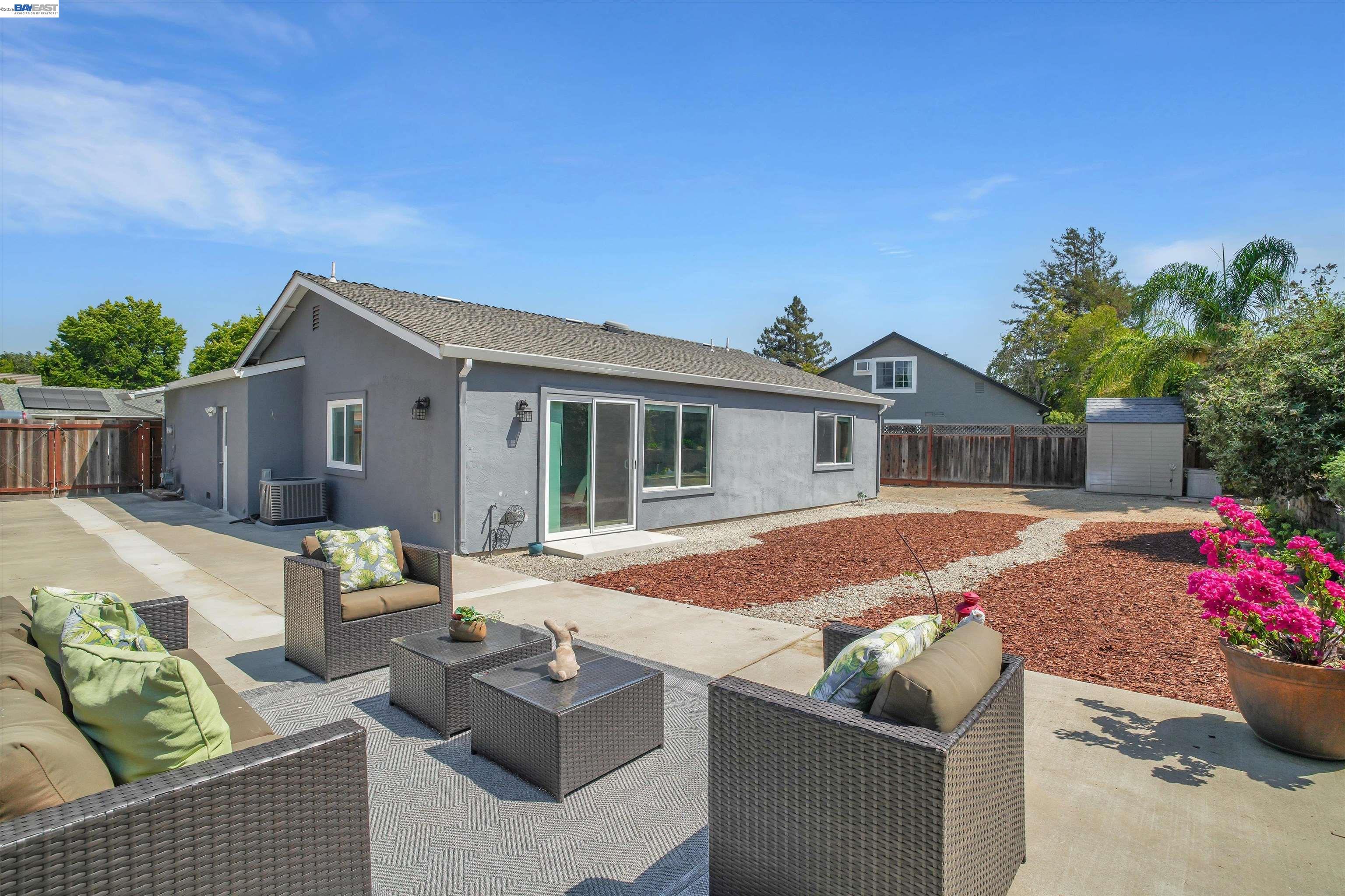 465 Swan Dr
