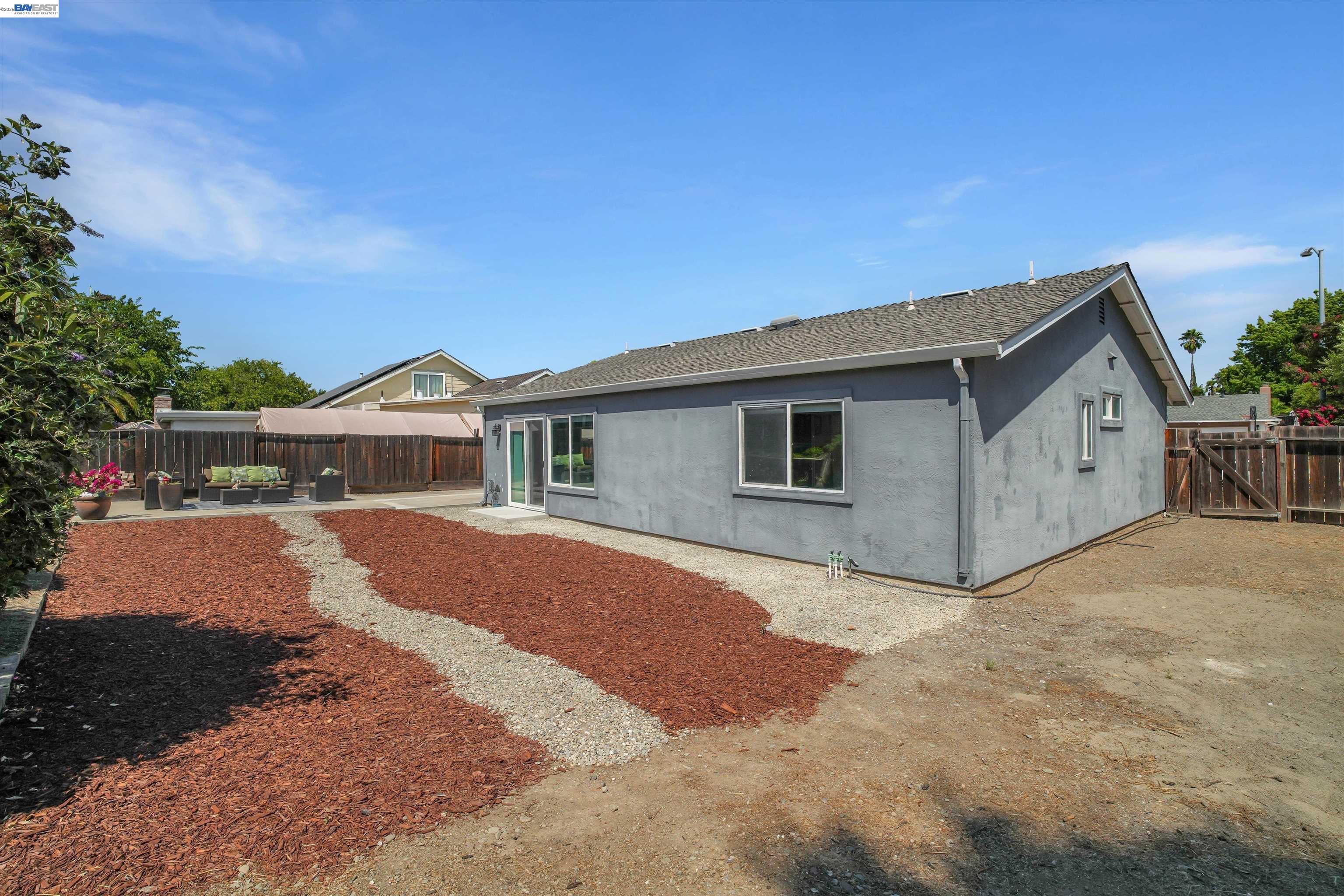 465 Swan Dr