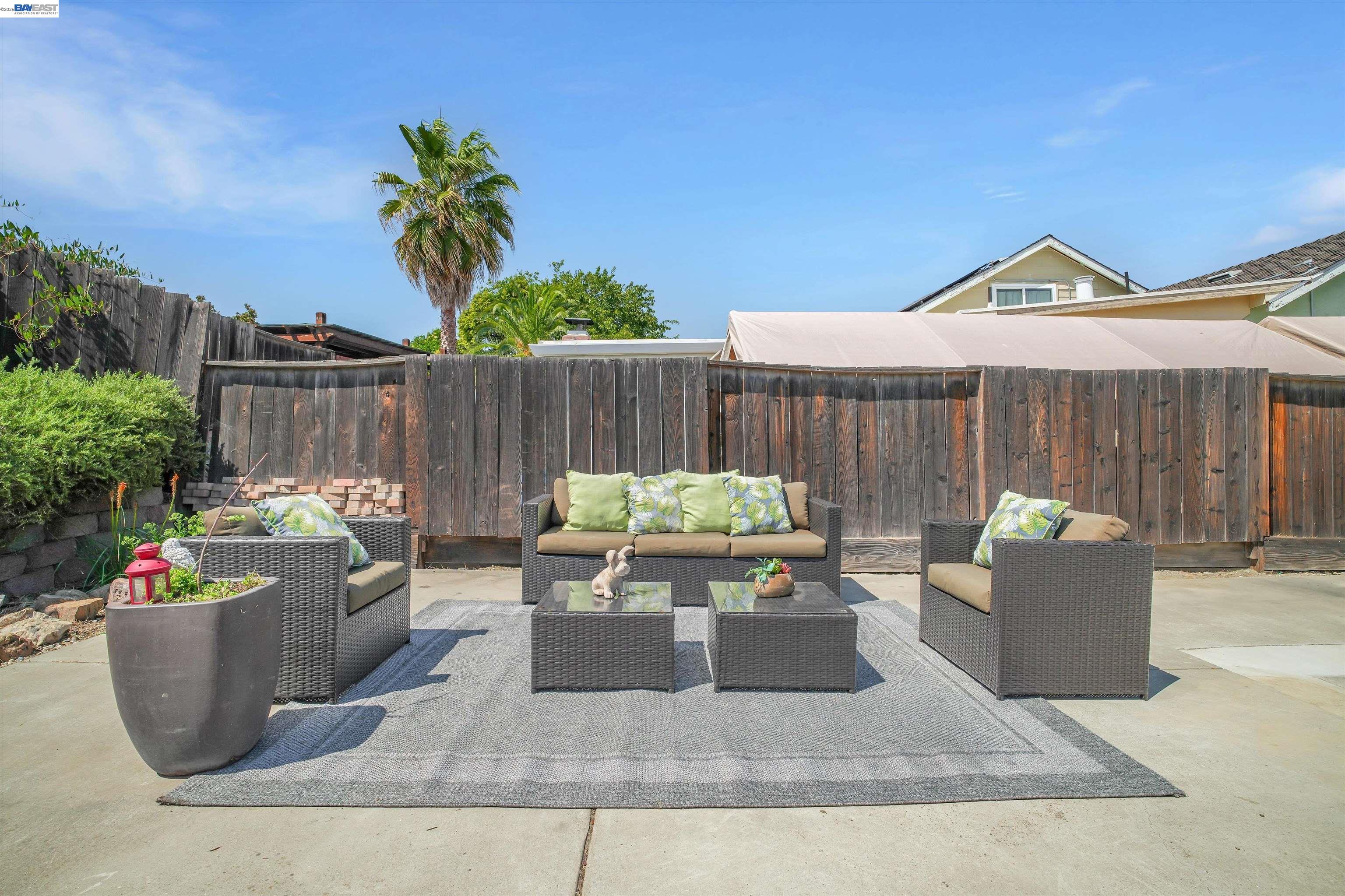 465 Swan Dr