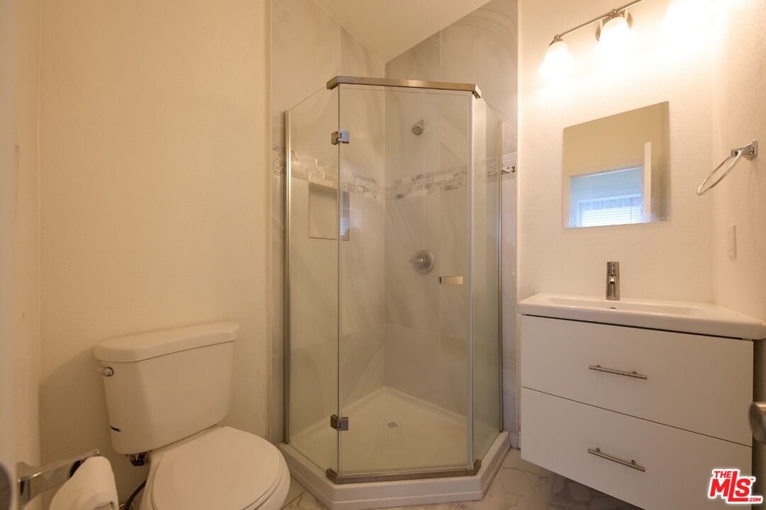 1475 W 28th St