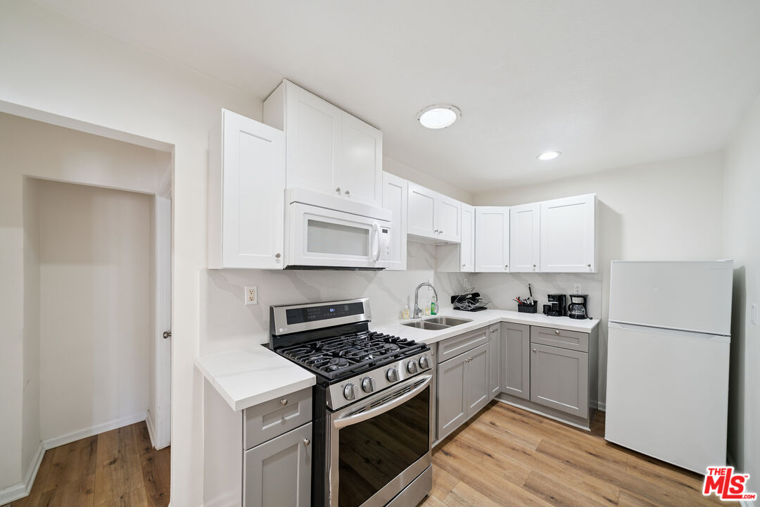 1163 W 38th St
