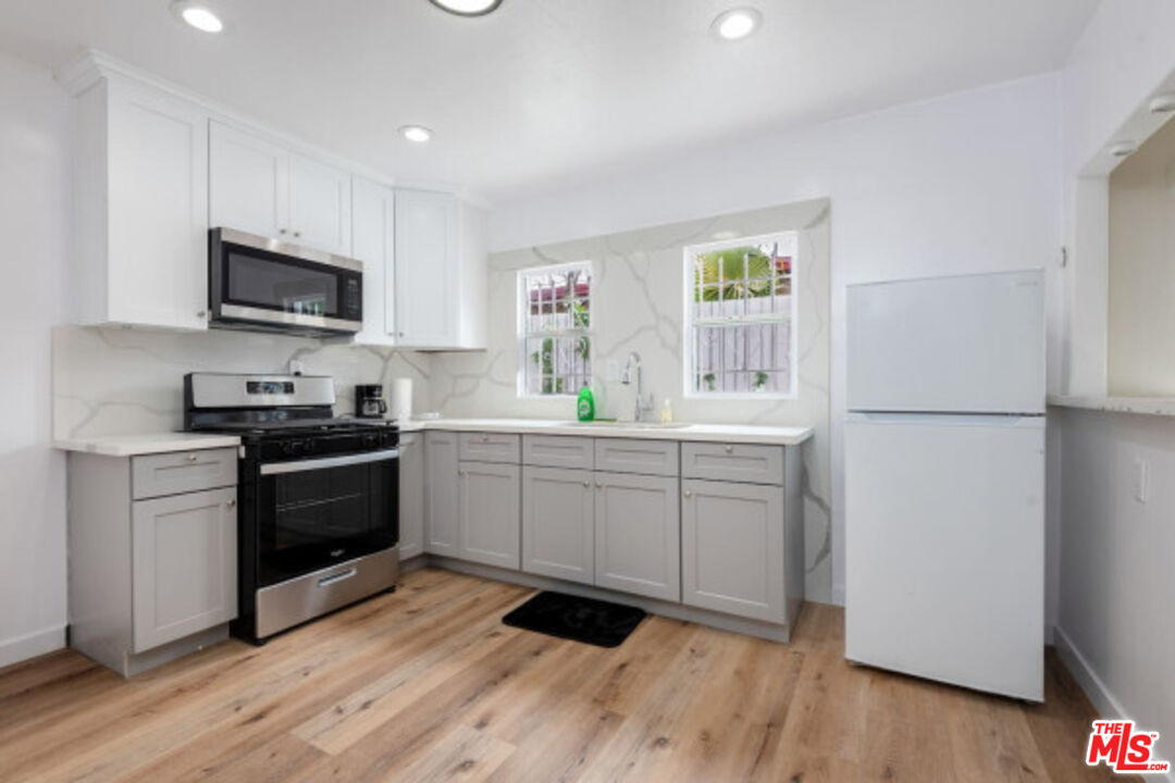 1163 W 38th St