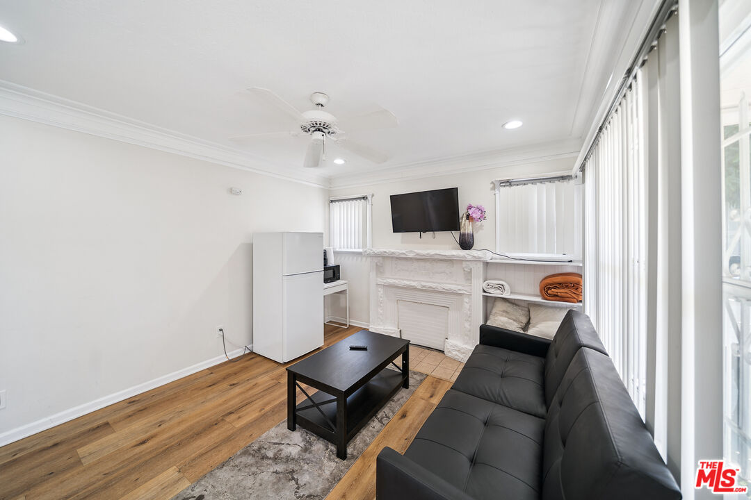 1163 W 38th St