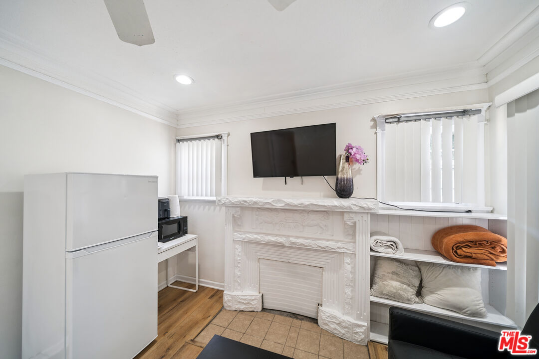 1163 W 38th St
