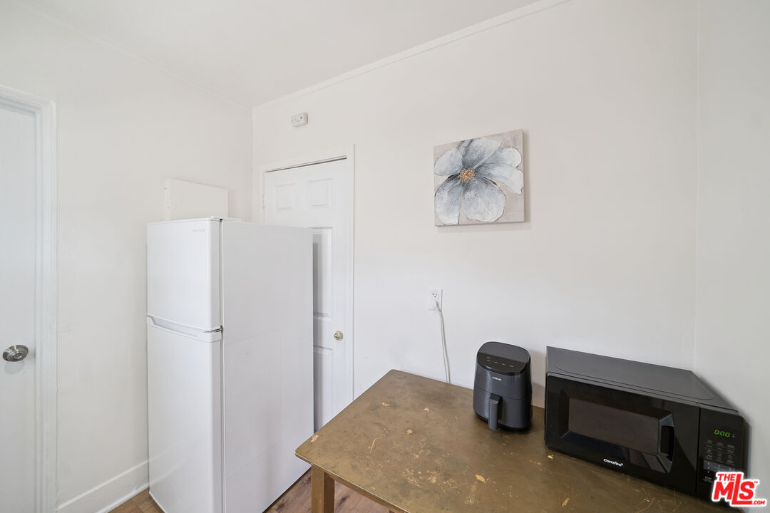 1163 W 38th St