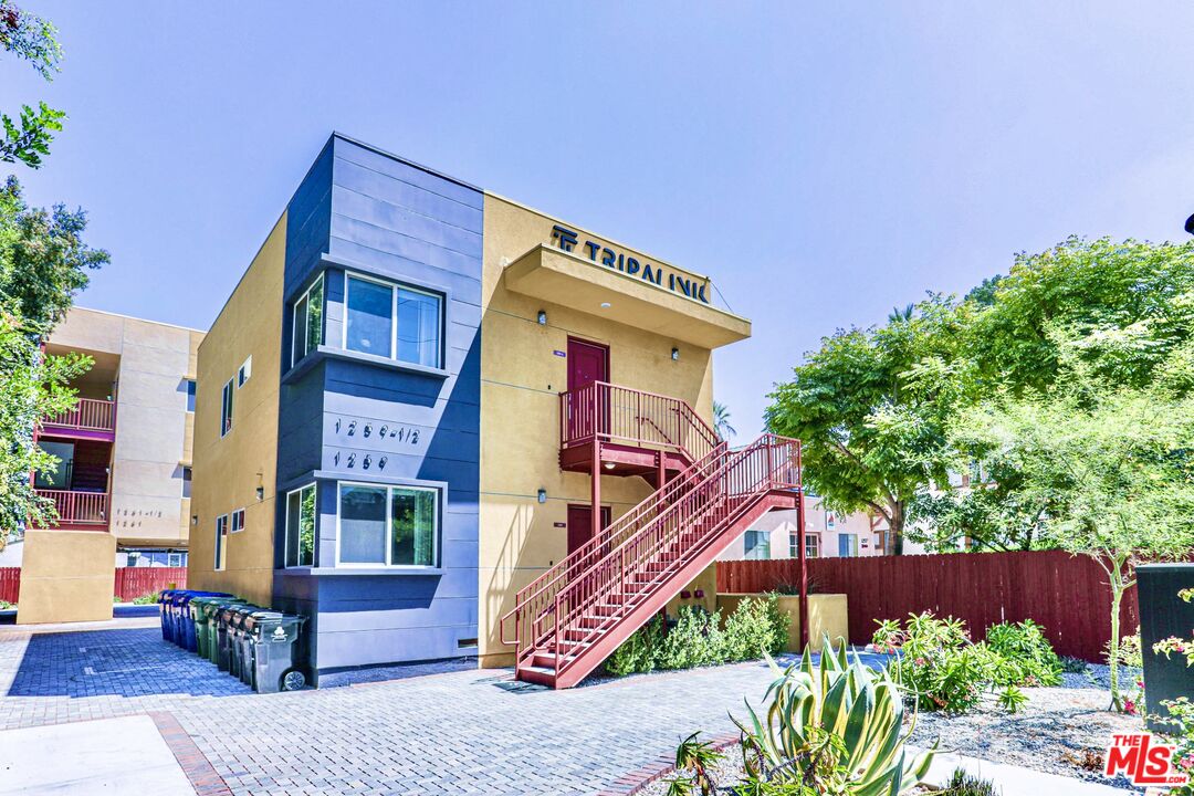 1259 W 36th Pl