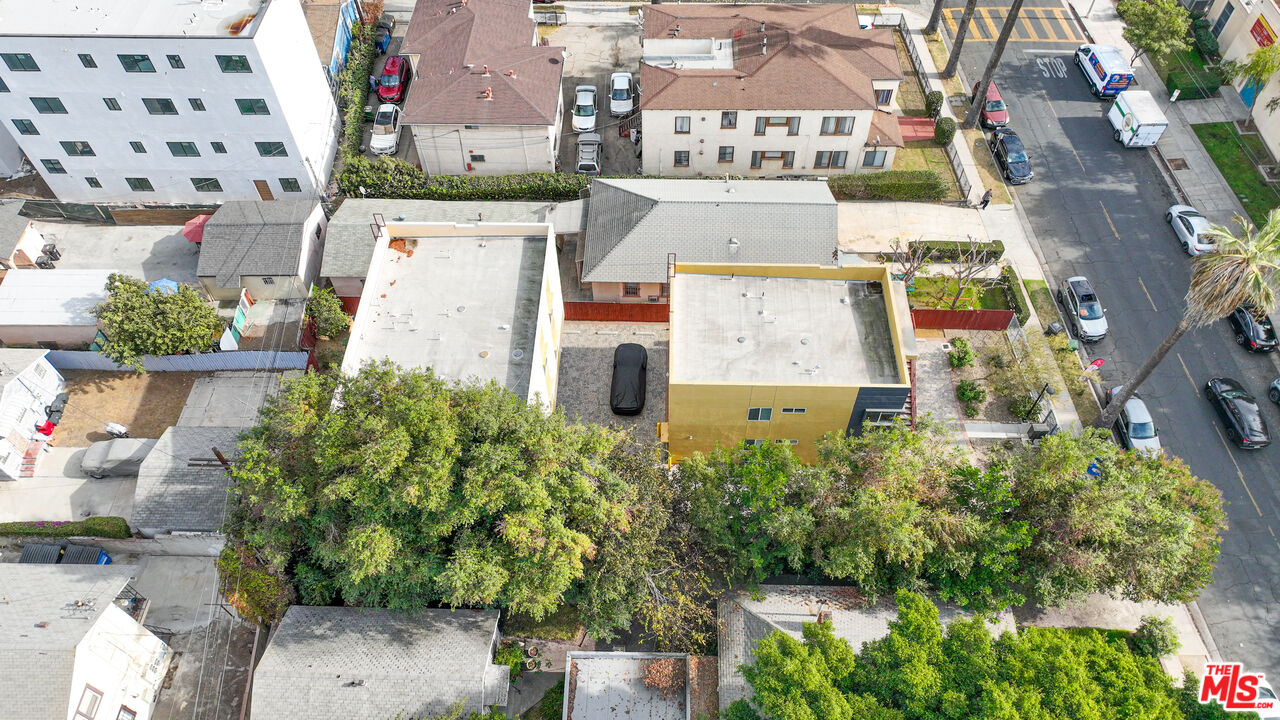 1259 W 36th Pl