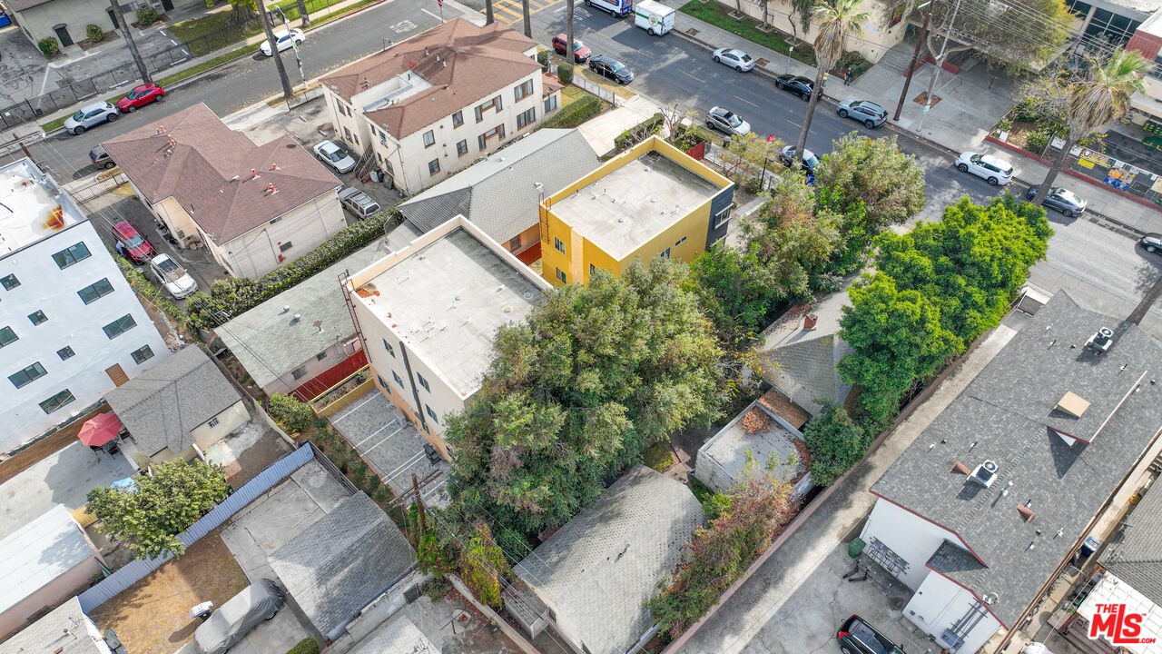 1259 W 36th Pl