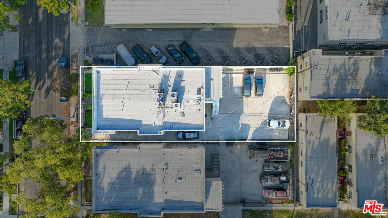 1220 W 27th St