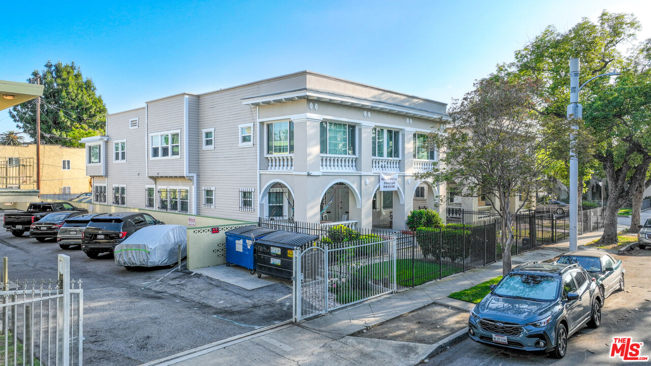 1220 W 27th St