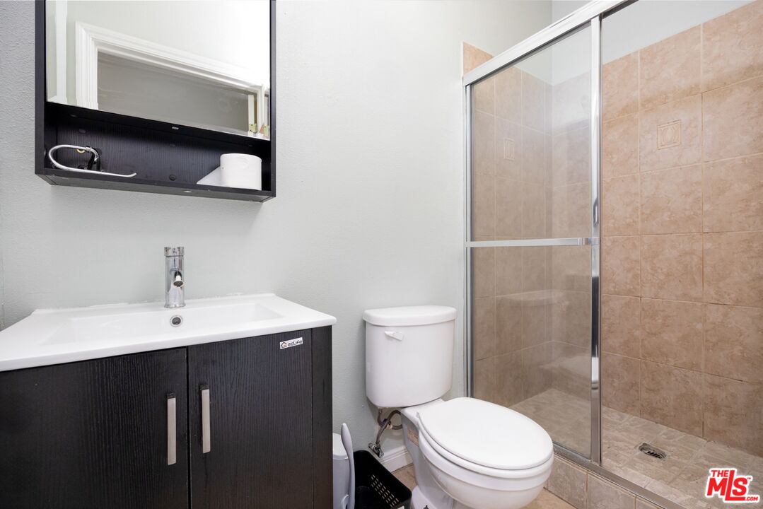 1220 W 27th St