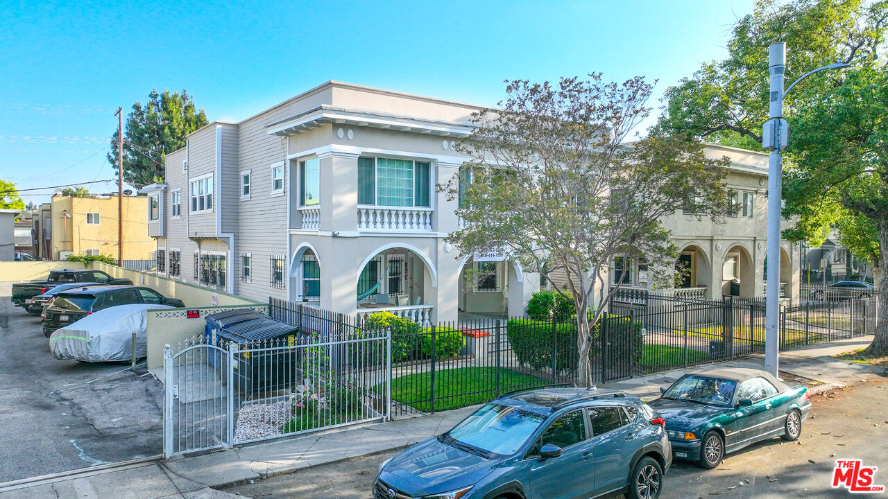 1220 W 27th St