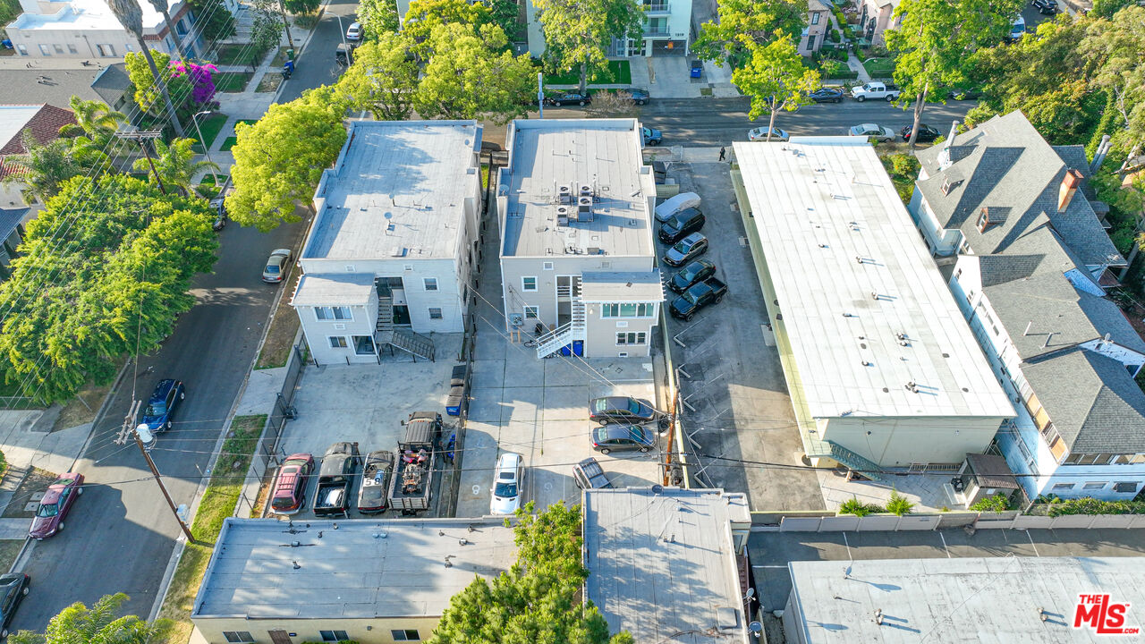 1220 W 27th St
