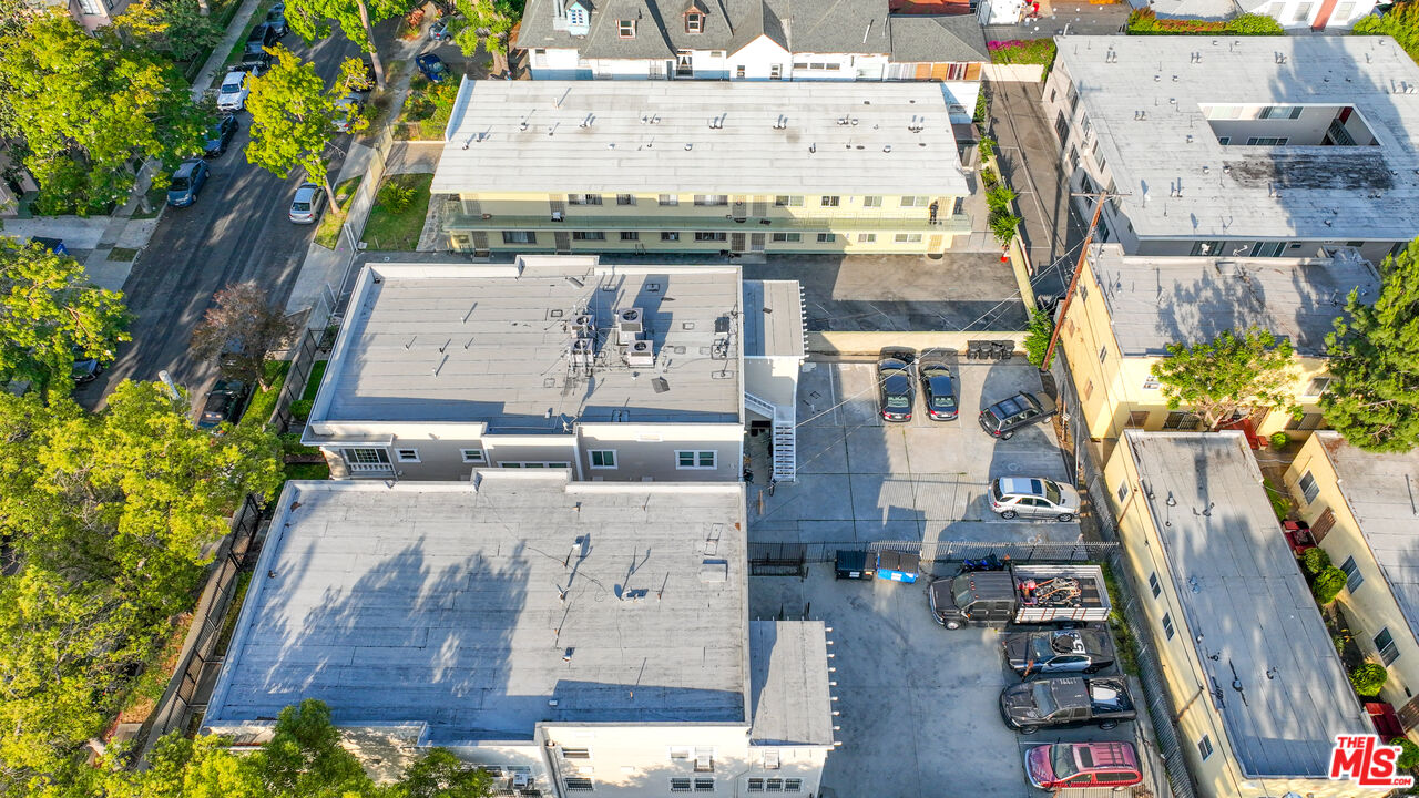 1220 W 27th St
