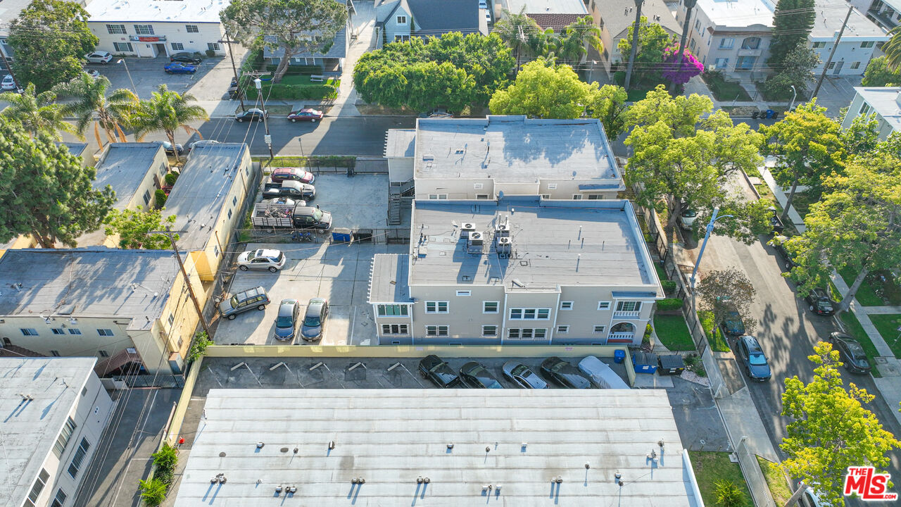 1220 W 27th St