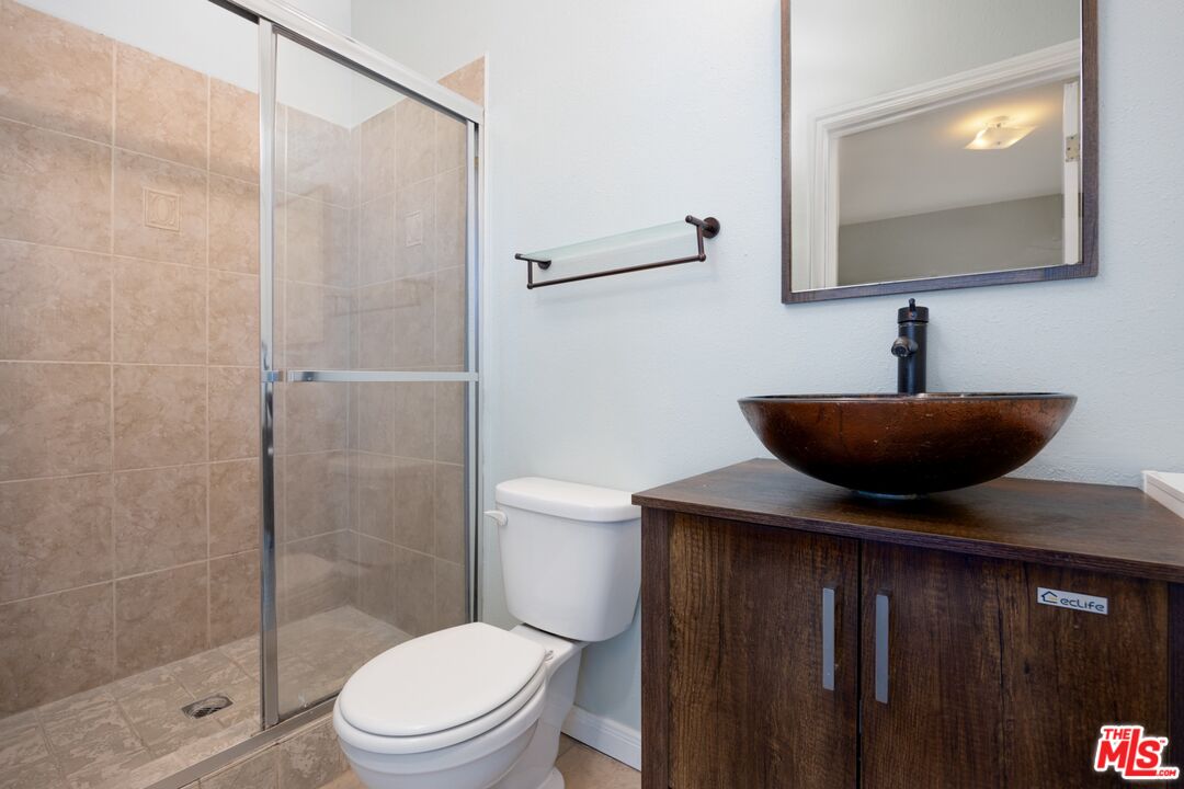 1220 W 27th St