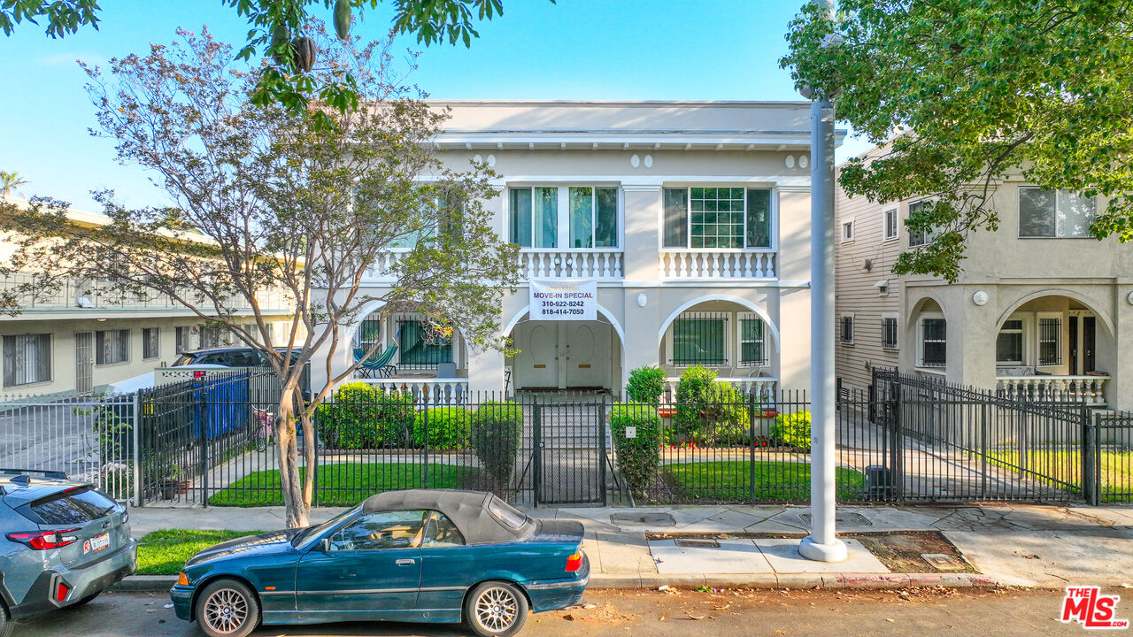 1220 W 27th St