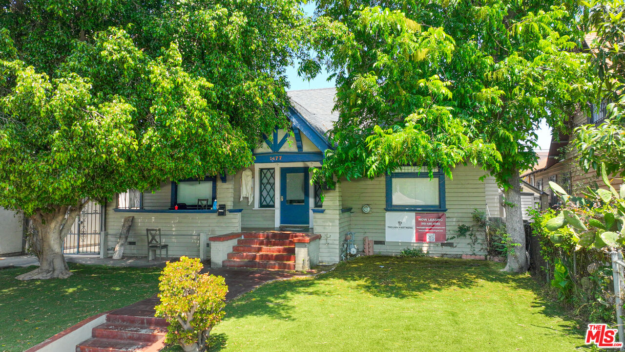 1477 W 29th St