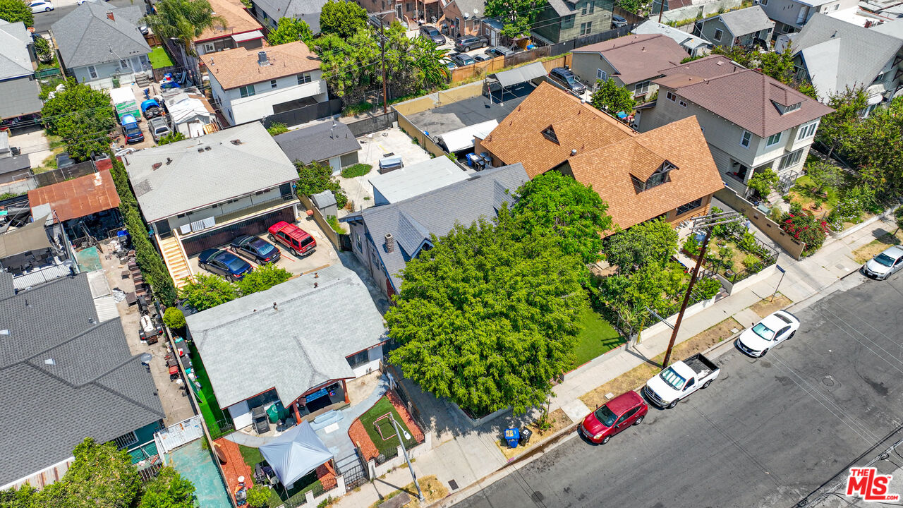 1477 W 29th St