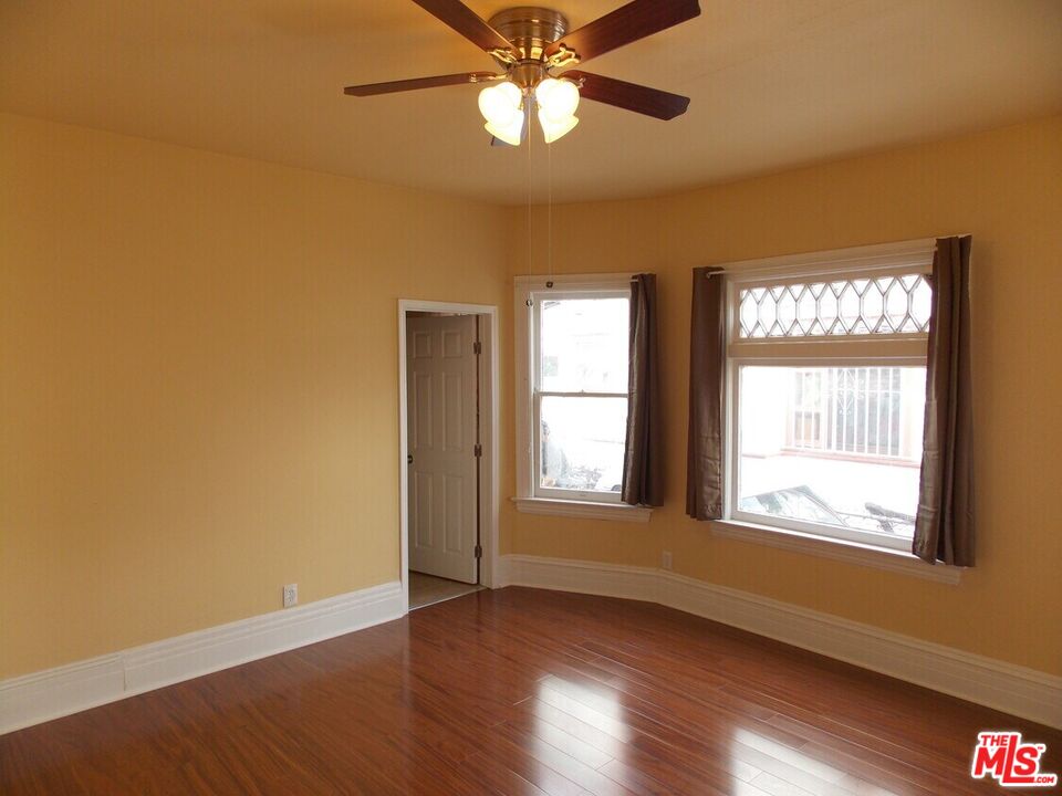 1449 W 28th St