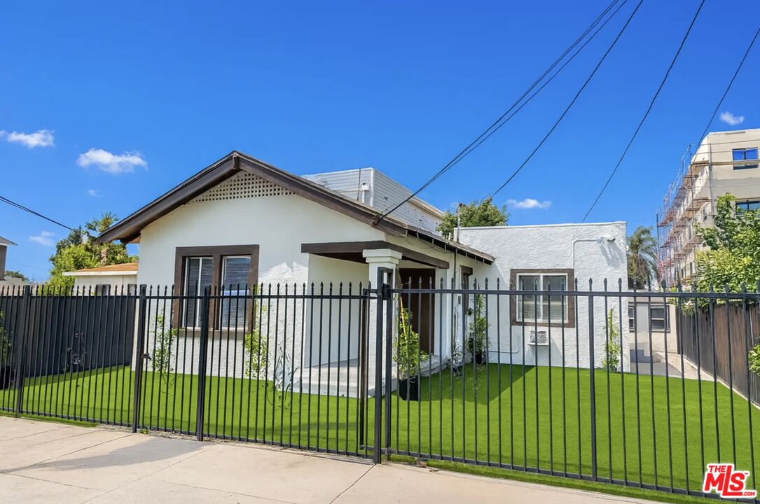 1109 Exposition Blvd
