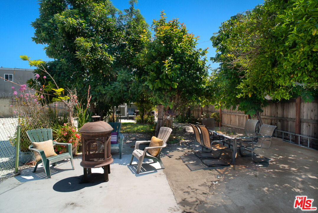 1454 W 28th St