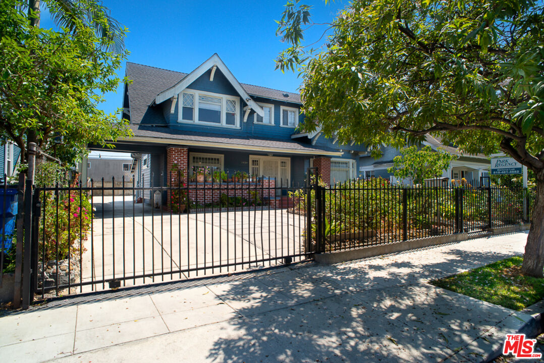 1454 W 28th St