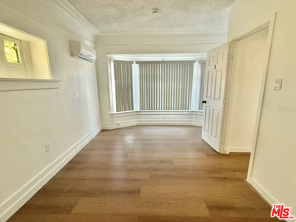 1454 W 28th St
