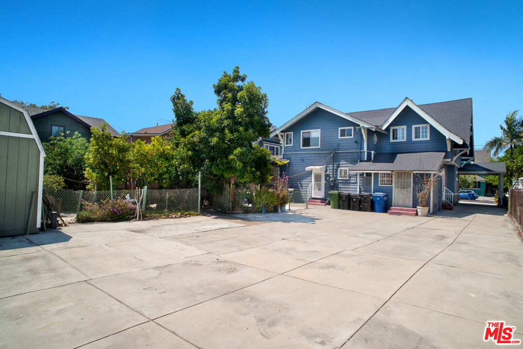 1454 W 28th St
