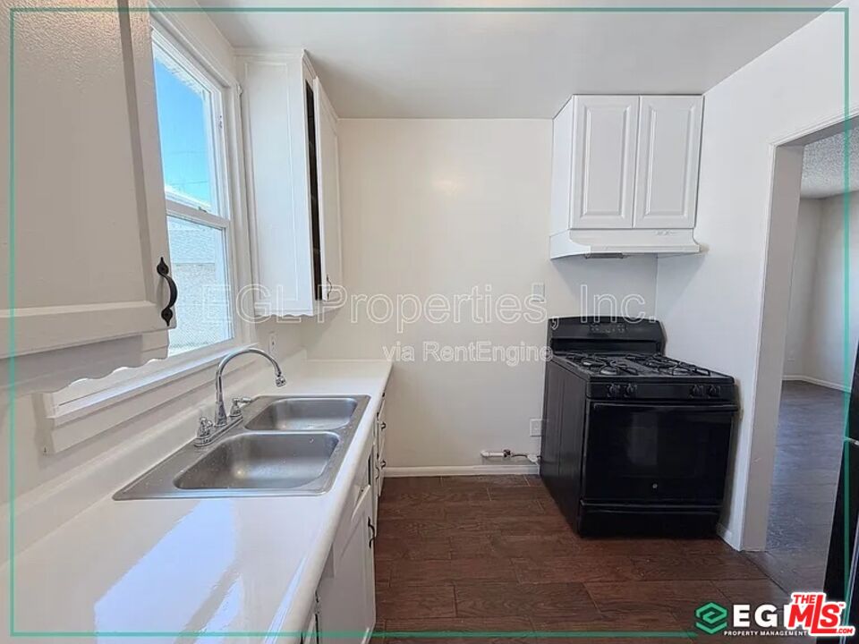 315 W Queen St