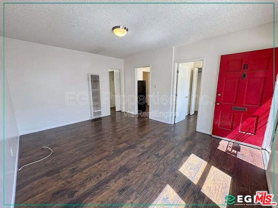 315 W Queen St