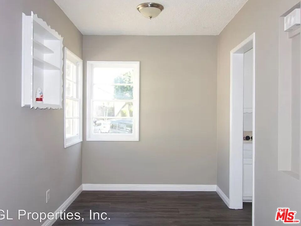315 W Queen St
