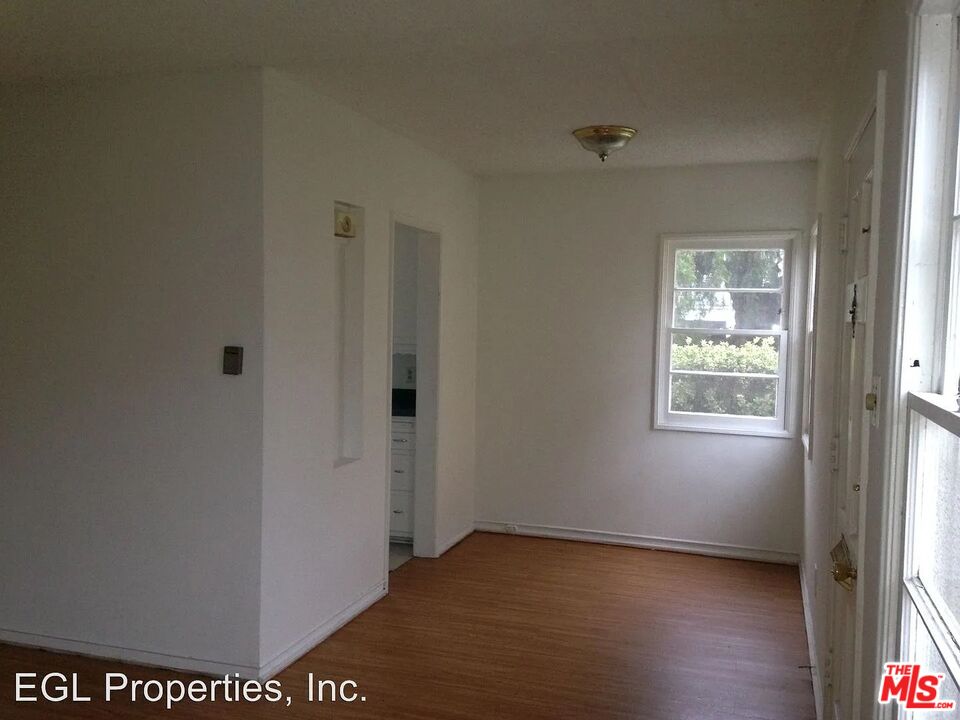 315 W Queen St