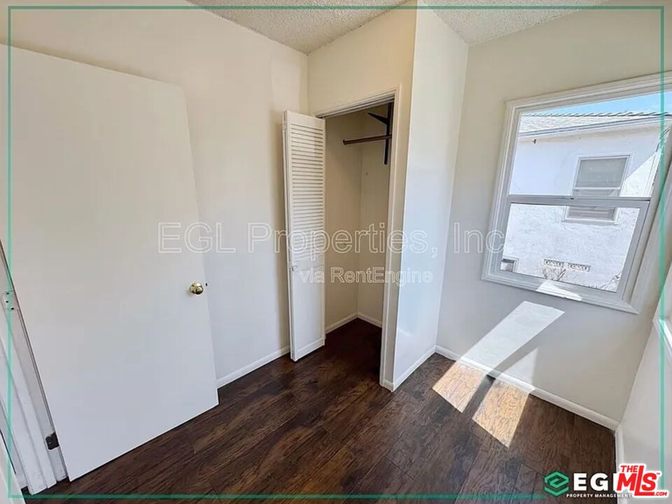 315 W Queen St