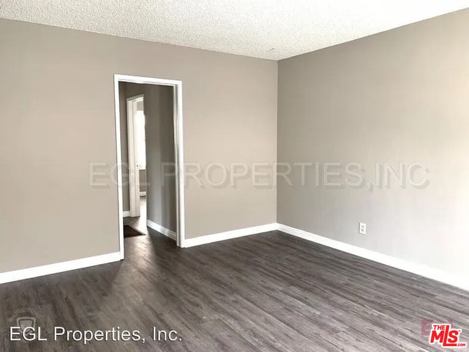 315 W Queen St
