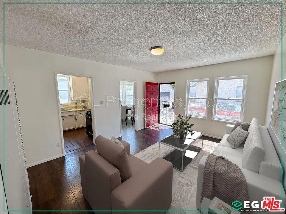 315 W Queen St