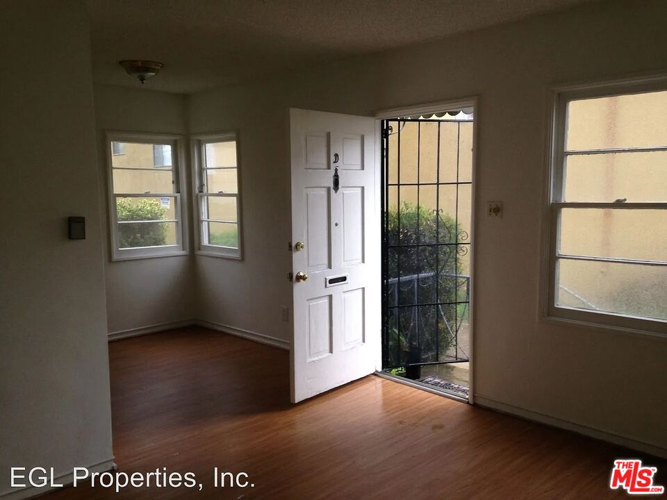 315 W Queen St
