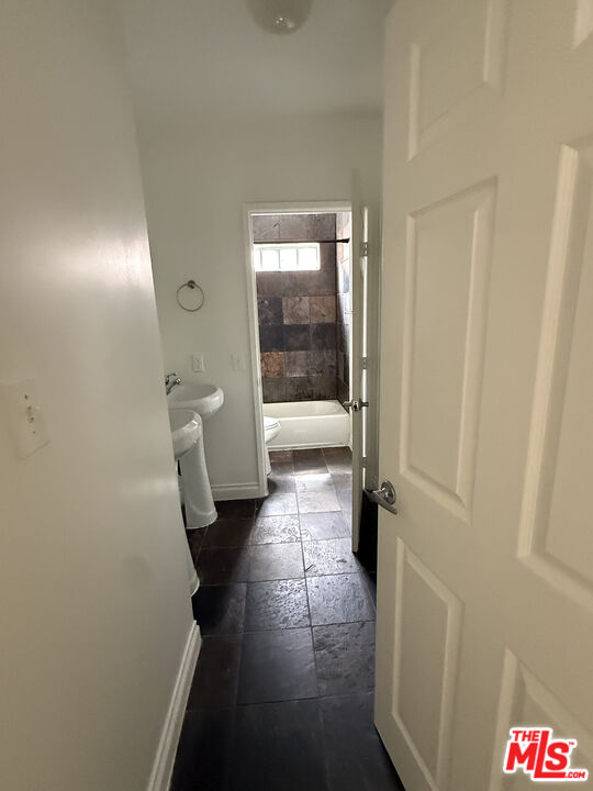 1283 W 36th St