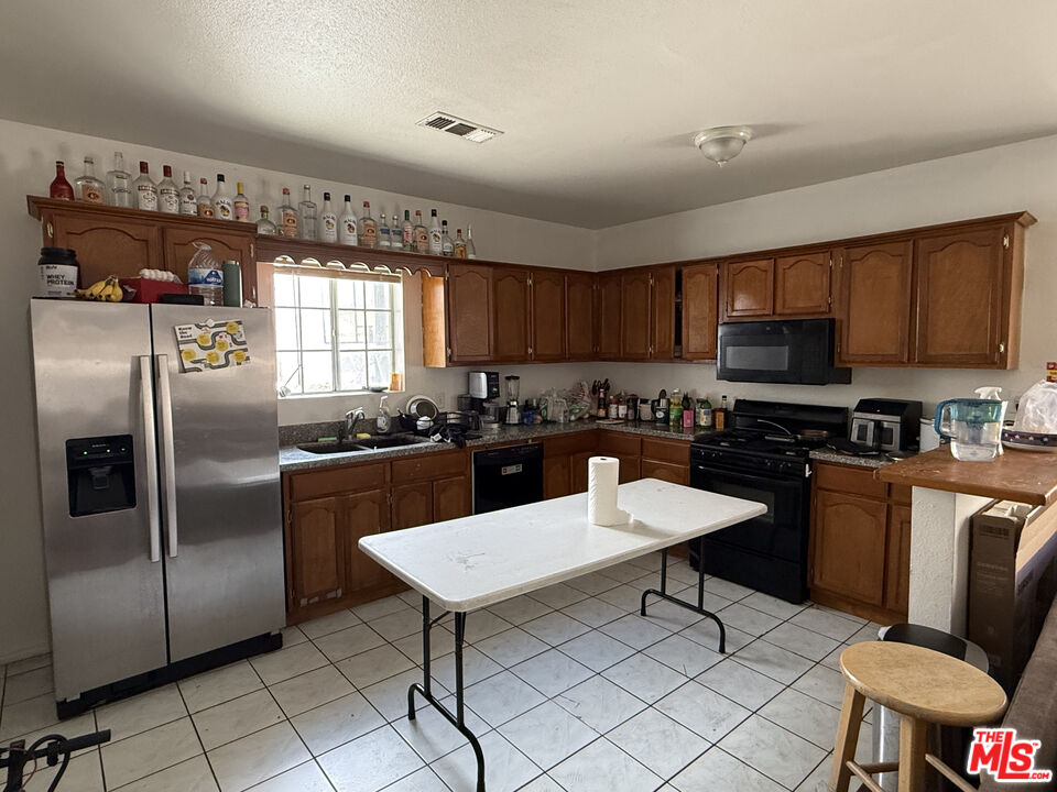 1293 W 36th St