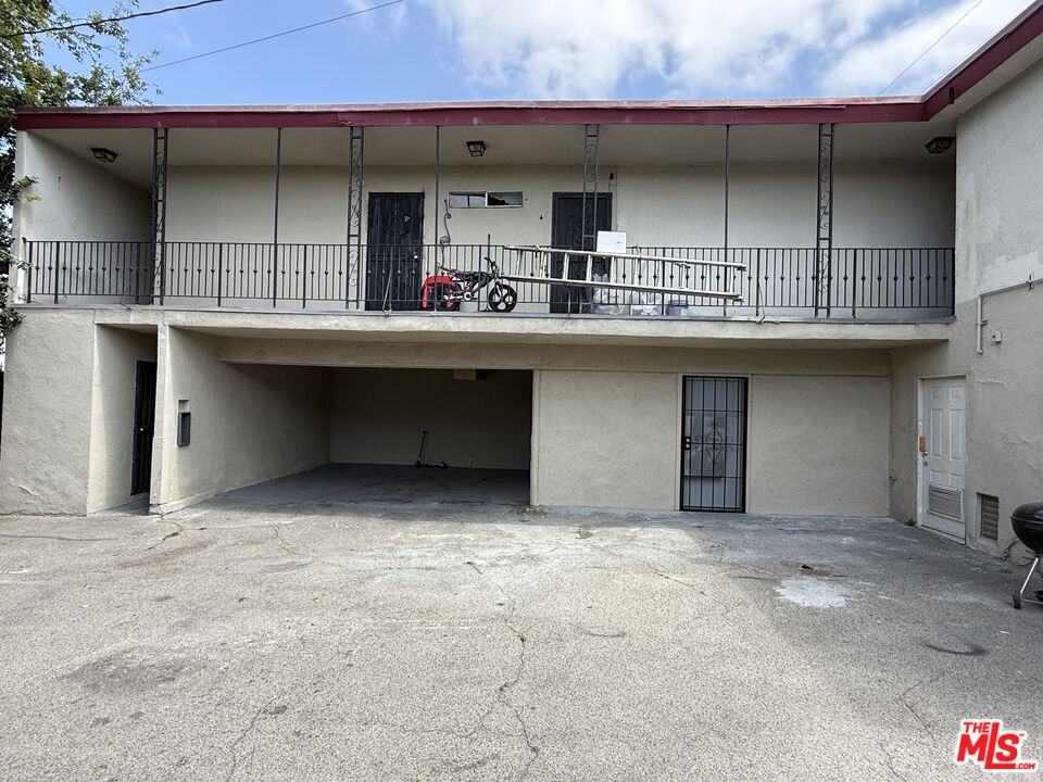 3711 S Western Ave