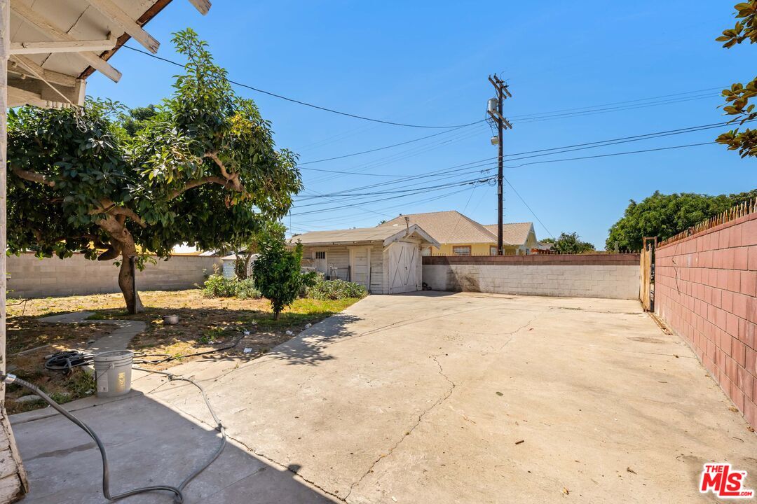 4501 S Budlong Ave